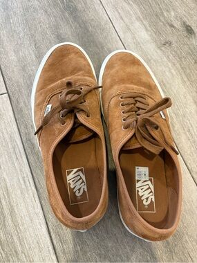 Vans Suede Low-Top Sneakers in Chestnut Brown